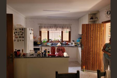 Casa à venda com 480m², 4 quartos e 2 vagas Casa à venda com 480m², 4 quartos e 2 vagasCozinha