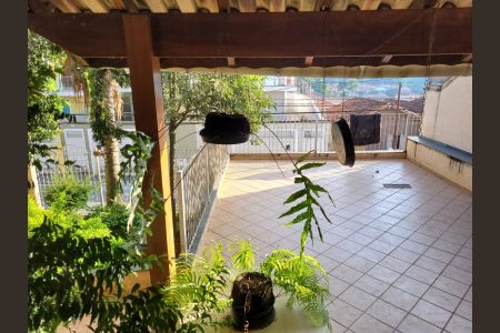 Casa à venda com 480m², 4 quartos e 2 vagas Casa à venda com 480m², 4 quartos e 2 vagasÁrea externa