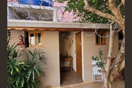 Casa à venda com 480m², 4 quartos e 2 vagas Casa à venda com 480m², 4 quartos e 2 vagasÁrea externa