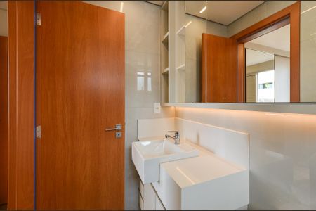 Apartamento à venda com 120m², 3 quartos e 2 vagas Apartamento à venda com 120m², 3 quartos e 2 vagasBanheiro Suíte 2