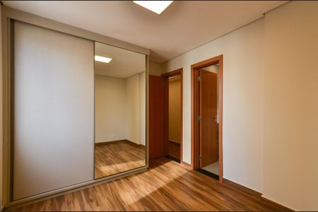 Apartamento à venda com 120m², 3 quartos e 2 vagas Apartamento à venda com 120m², 3 quartos e 2 vagasSuíte 2