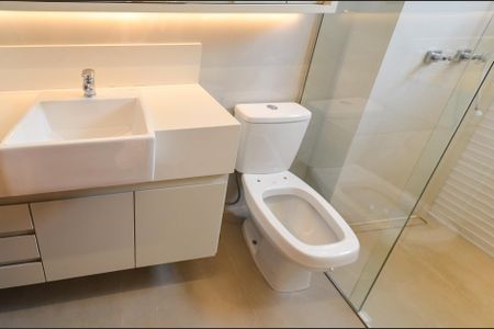 Apartamento à venda com 120m², 3 quartos e 2 vagas Apartamento à venda com 120m², 3 quartos e 2 vagasBanheiro Suíte 1