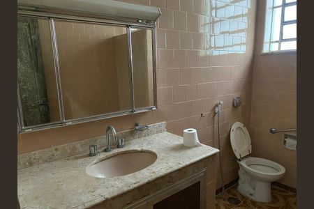 Casa à venda com 360m², 4 quartos e 8 vagasBanheiro