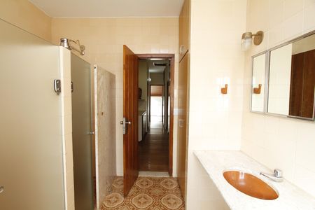 Casa para alugar com 390m², 5 quartos e 4 vagasBanheiro Social