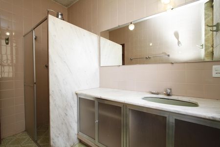 Casa para alugar com 390m², 5 quartos e 4 vagasBanheiro da Suíte 3