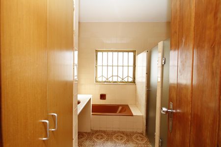 Casa para alugar com 390m², 5 quartos e 4 vagasBanheiro Social