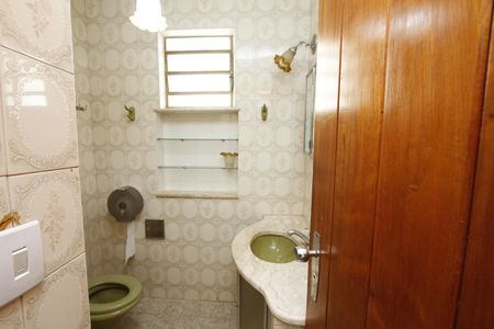 Casa para alugar com 390m², 5 quartos e 4 vagasBanheiro da Suíte 1