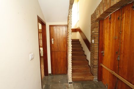Casa para alugar com 390m², 5 quartos e 4 vagasEscada
