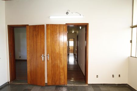 Casa para alugar com 390m², 5 quartos e 4 vagasEscritório