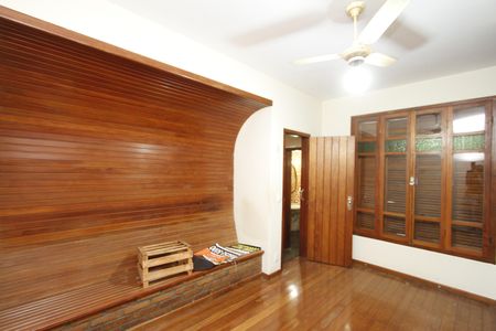 Casa para alugar com 390m², 5 quartos e 4 vagasQuarto 1