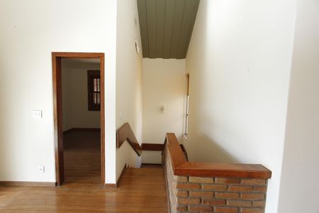 Casa para alugar com 390m², 5 quartos e 4 vagasEscada