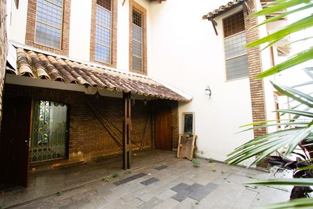 Casa para alugar com 390m², 5 quartos e 4 vagasÁrea externa