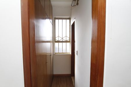 Casa para alugar com 390m², 5 quartos e 4 vagasCloset da suíte 2