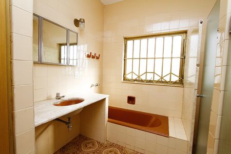 Casa para alugar com 390m², 5 quartos e 4 vagasBanheiro Social