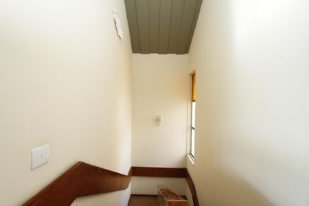 Casa para alugar com 390m², 5 quartos e 4 vagasEscada