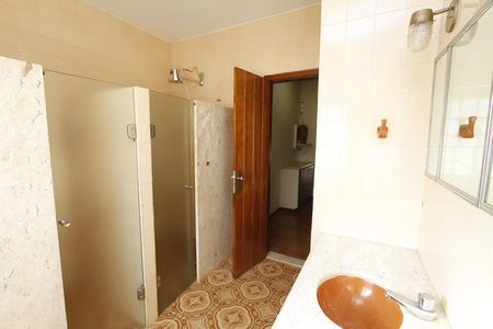 Casa para alugar com 390m², 5 quartos e 4 vagasBanheiro Social