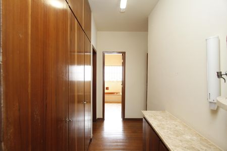 Casa para alugar com 390m², 5 quartos e 4 vagasCorredor