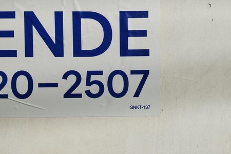 Casa à venda com 140m², 3 quartos e 2 vagas Casa à venda com 140m², 3 quartos e 2 vagasFachada
