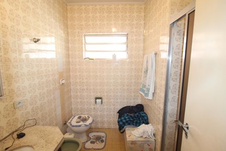 Casa à venda com 140m², 3 quartos e 2 vagasBanheiro