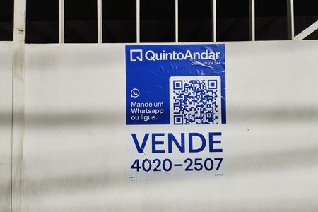 Casa à venda com 140m², 3 quartos e 2 vagas Casa à venda com 140m², 3 quartos e 2 vagasFachada