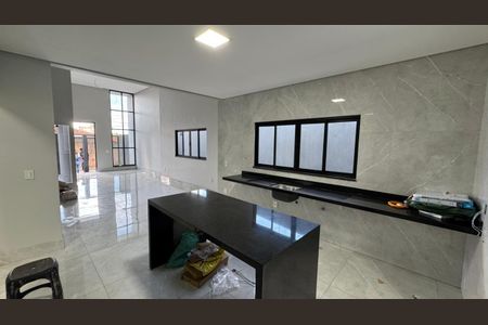 Casa à venda com 200m², 3 quartos e 2 vagasSala e cozinha 
