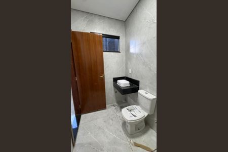 Casa à venda com 200m², 3 quartos e 2 vagasBanheiro 1