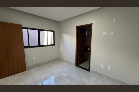 Casa à venda com 200m², 3 quartos e 2 vagasQuarto 3