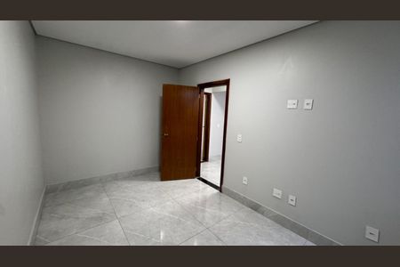 Casa à venda com 200m², 3 quartos e 2 vagasQuarto 2 