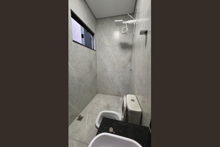 Casa à venda com 200m², 3 quartos e 2 vagasBanheiro 2
