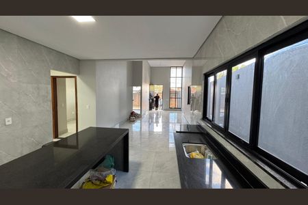Casa à venda com 200m², 3 quartos e 2 vagasSala e cozinha 