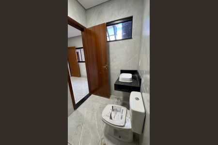 Casa à venda com 200m², 3 quartos e 2 vagasBanheiro 1