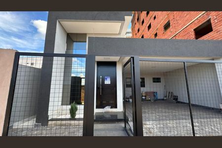 Casa à venda com 200m², 3 quartos e 2 vagasFachada 