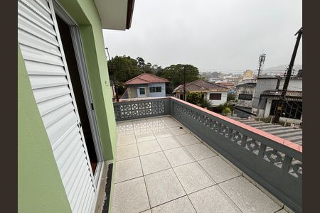 Casa para alugar com 150m², 2 quartos e 1 vaga Casa para alugar com 150m², 2 quartos e 1 vagaVaranda
