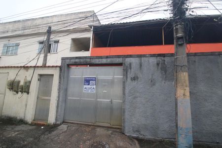 Casa para alugar com 100m², 2 quartos e 2 vagasFachada