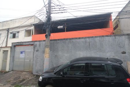 Casa para alugar com 100m², 2 quartos e 2 vagasFachada