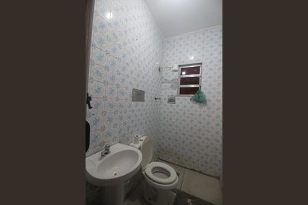 Casa para alugar com 100m², 2 quartos e 2 vagasBanheiro da Suíte