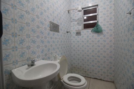 Casa para alugar com 100m², 2 quartos e 2 vagasBanheiro da Suíte