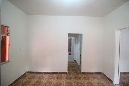 Casa para alugar com 100m², 2 quartos e 2 vagasSala
