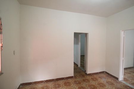 Casa para alugar com 100m², 2 quartos e 2 vagasSala