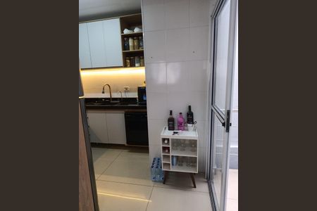 Cozinha de apartamento à venda com 3 quartos, 87m² em Vila Pierina, São Paulo