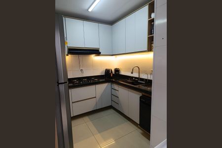 Cozinha de apartamento à venda com 3 quartos, 87m² em Vila Pierina, São Paulo