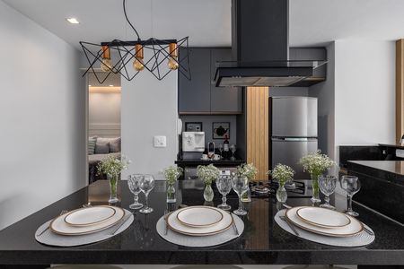 Apartamento para alugar com 67m², 2 quartos e 1 vaga Apartamento para alugar com 67m², 2 quartos e 1 vagaApartamento elegante com mesa de granito e iluminação moderna, pronta para um jantar sofisticado.