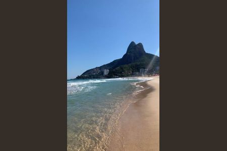 Apartamento para alugar com 67m², 2 quartos e 1 vaga Apartamento para alugar com 67m², 2 quartos e 1 vagaPraia de Ipanema com vista para o Morro Dois Irmãos, com água cristalina e areia branca.