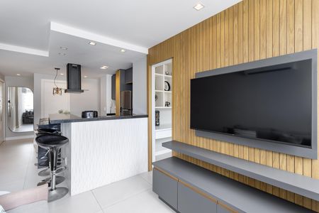 Apartamento para alugar com 67m², 2 quartos e 1 vaga Apartamento para alugar com 67m², 2 quartos e 1 vagaCasa com cozinha moderna e sala de estar com TV e móveis de madeira.