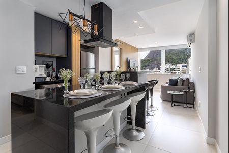 Apartamento para alugar com 67m², 2 quartos e 1 vaga Apartamento para alugar com 67m², 2 quartos e 1 vagaCozinha moderna com iluminação de estrelas e vista para a montanha.