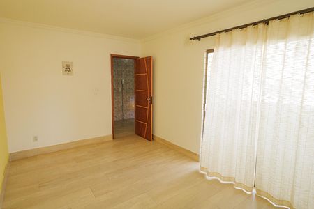 Casa para alugar com 300m², 5 quartos e 2 vagas Casa para alugar com 300m², 5 quartos e 2 vagasQuarto 1