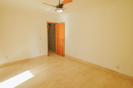 Casa para alugar com 300m², 5 quartos e 2 vagas Casa para alugar com 300m², 5 quartos e 2 vagasQuarto 2