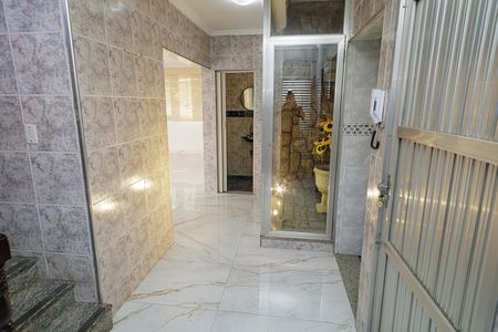 Casa para alugar com 300m², 5 quartos e 2 vagas Casa para alugar com 300m², 5 quartos e 2 vagasHall
