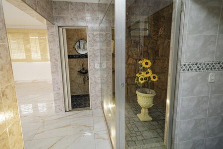 Casa para alugar com 300m², 5 quartos e 2 vagas Casa para alugar com 300m², 5 quartos e 2 vagasHall/ Jardim de inverno