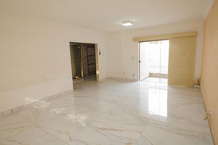 Casa para alugar com 300m², 5 quartos e 2 vagas Casa para alugar com 300m², 5 quartos e 2 vagasSala
